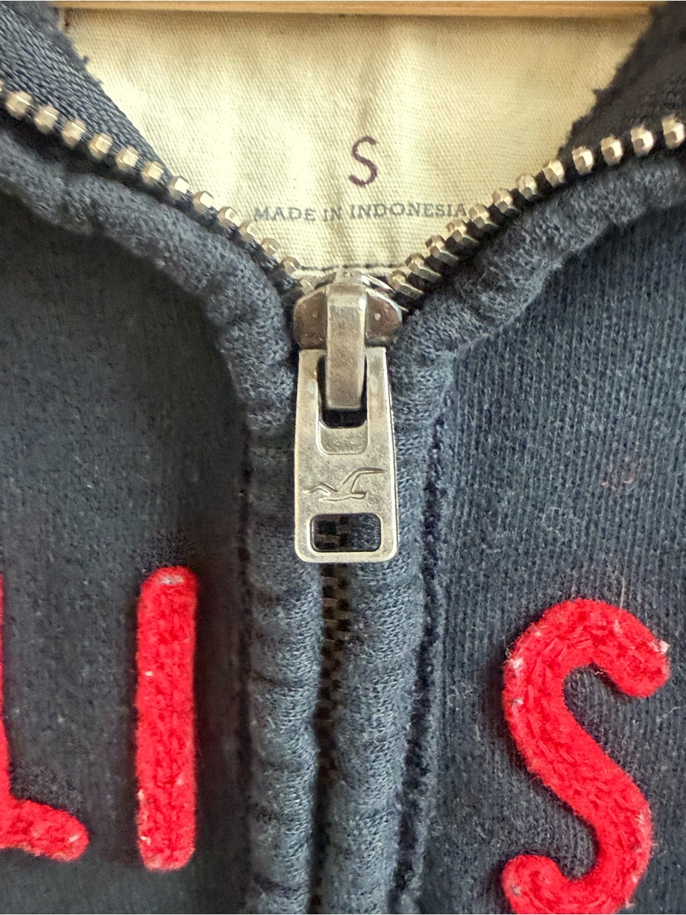 Vintage Y2K Hollister Women's Zip-Up Hoodie with Red Spellout Logo Surf Club - Picture 7 of 10